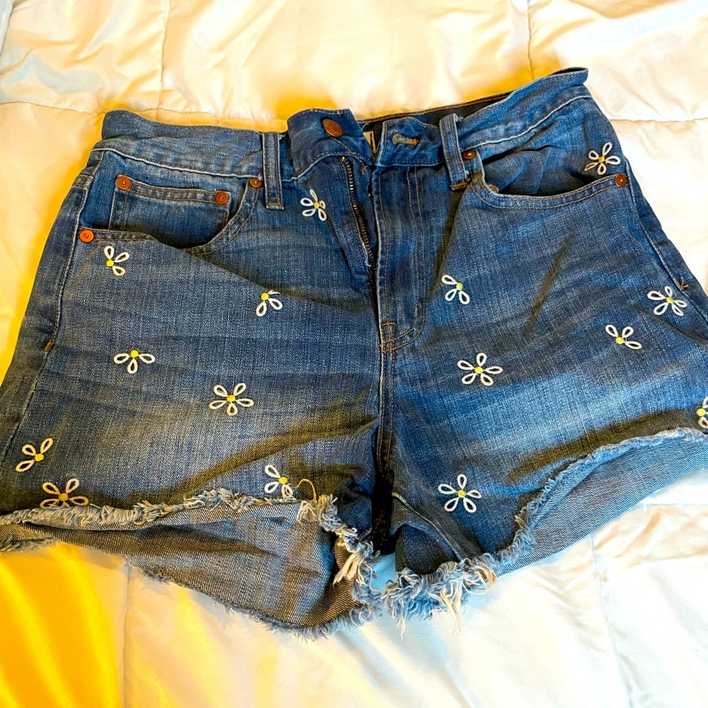 Madewell Embroidered Daisy Shorts